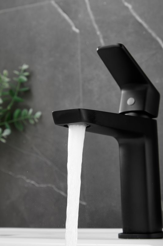 Смеситель для раковины BELZ B715 B10715-7 черный