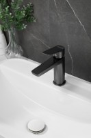 Смеситель для раковины BELZ B715 B10715-3 оружейная сталь