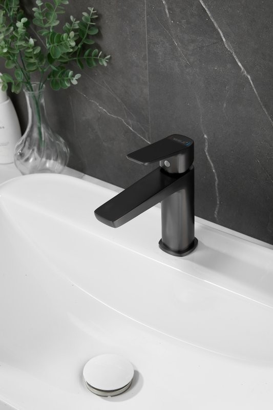 Смеситель для раковины BELZ B715 B10715-3 оружейная сталь