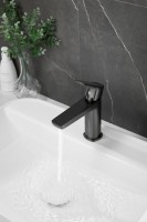 Смеситель для раковины BELZ B715 B10715-3 оружейная сталь