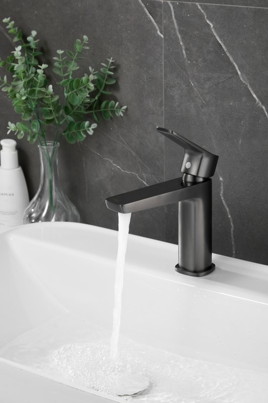 Смеситель для раковины BELZ B715 B10715-3 оружейная сталь