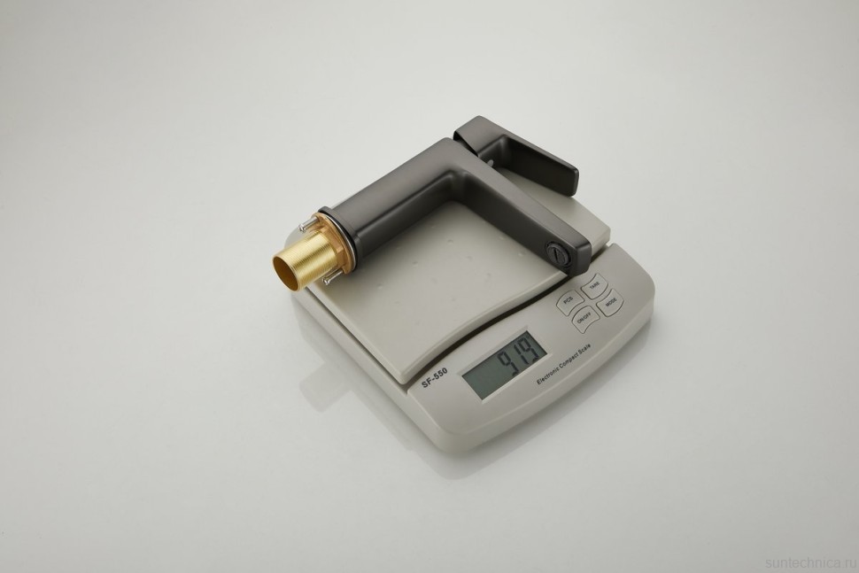 Смеситель для раковины BELZ B715 B10715-3 оружейная сталь