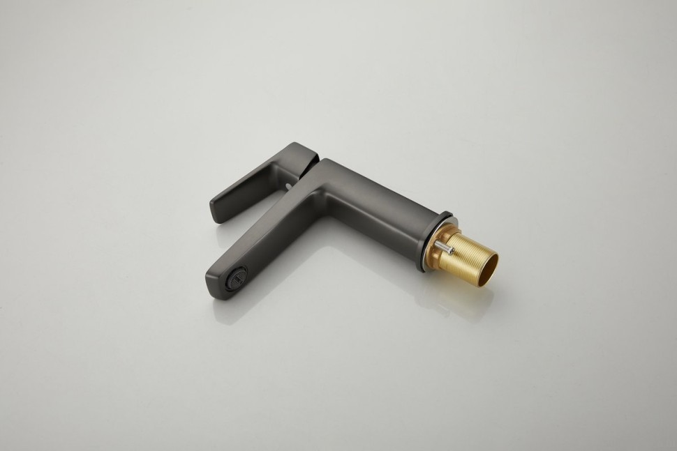 Смеситель для раковины BELZ B715 B10715-3 оружейная сталь