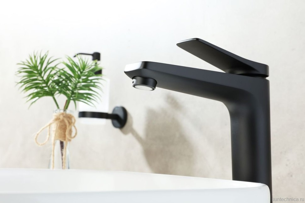 Смеситель для раковины Lemark Bronx LM3709BL черный