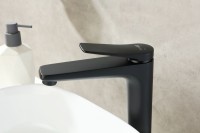 Смеситель для раковины Lemark Bronx LM3709BL черный
