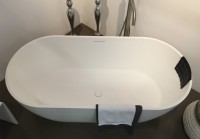 Ванна из искусственного камня Riho Bilbao B119001105 150x75 см, отдельностоящая, матовая белая, овальная, со сливом-переливом