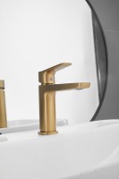 Смеситель для раковины BELZ B715 B10715-5 золото Смеситель для раковины BELZ B715 B10715-5 золото