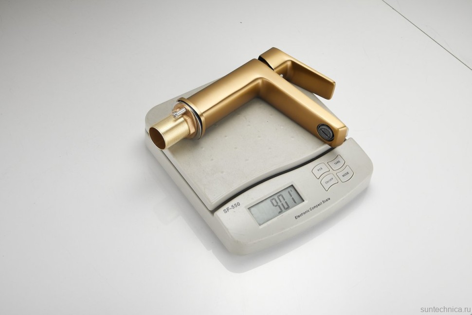 Смеситель для раковины BELZ B715 B10715-5 золото