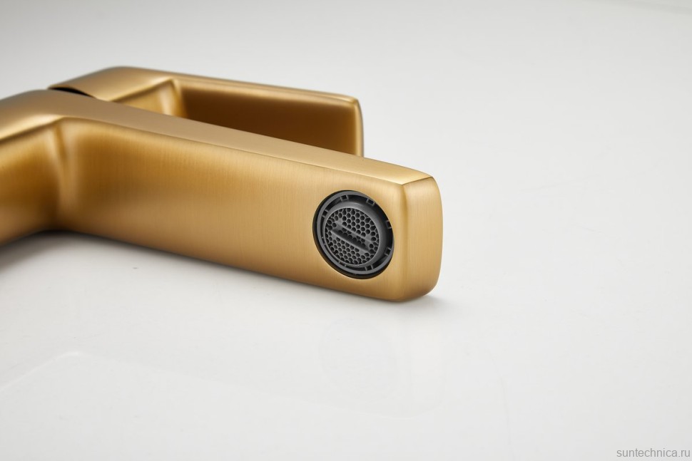 Смеситель для раковины BELZ B715 B10715-5 золото