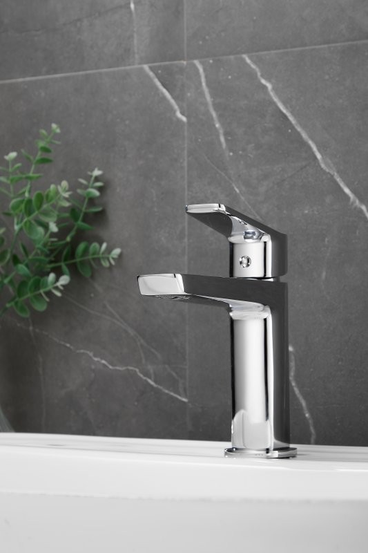 Смеситель для раковины BELZ B715 B10715 хром