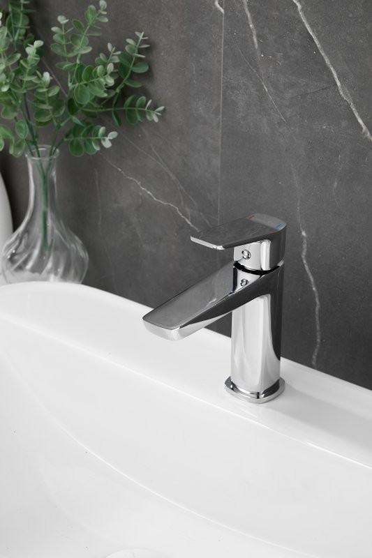 Смеситель для раковины BELZ B715 B10715 хром