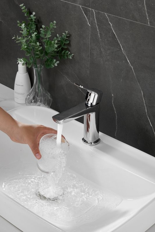 Смеситель для раковины BELZ B715 B10715 хром