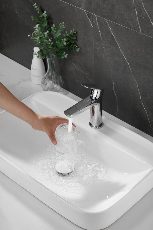 Смеситель для раковины BELZ B715 B10715 хром