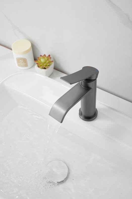 Смеситель для раковины BELZ B812 B10812-3 оружейная сталь