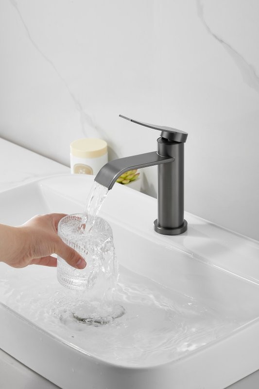 Смеситель для раковины BELZ B812 B10812-3 оружейная сталь