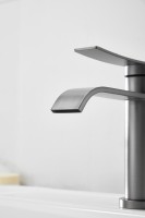 Смеситель для раковины BELZ B812 B10812-3 оружейная сталь