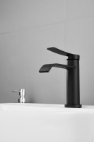 Смеситель для раковины BELZ B812 B10812-7 черный Смеситель для раковины BELZ B812 B10812-7 черный