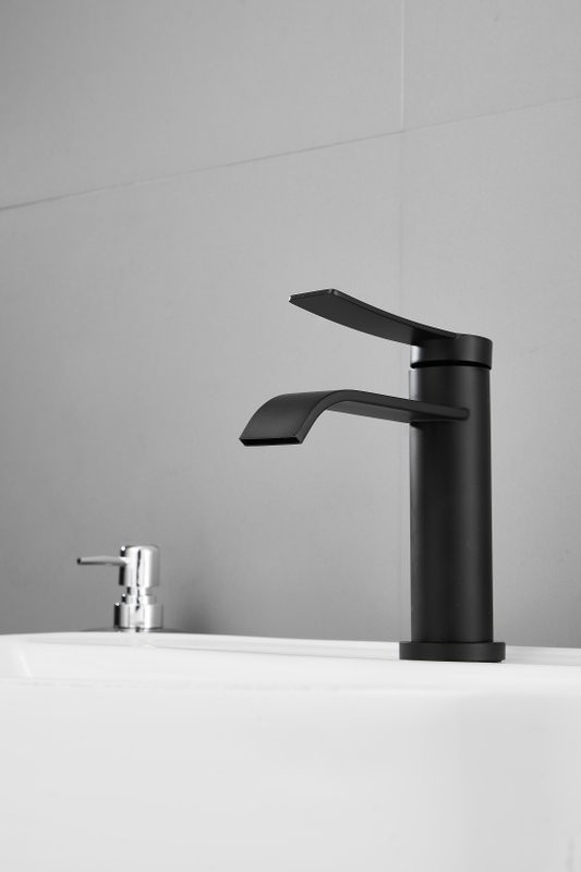 Смеситель для раковины BELZ B812 B10812-7 черный