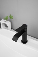 Смеситель для раковины BELZ B812 B10812-7 черный Смеситель для раковины BELZ B812 B10812-7 черный