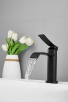 Смеситель для раковины BELZ B812 B10812-7 черный Смеситель для раковины BELZ B812 B10812-7 черный