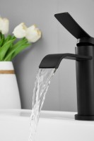 Смеситель для раковины BELZ B812 B10812-7 черный Смеситель для раковины BELZ B812 B10812-7 черный