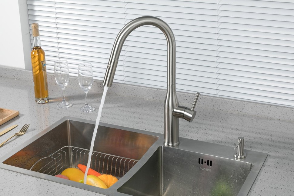 Смеситель для кухни Gappo G4398-45 с выдвижным изливом, сатин