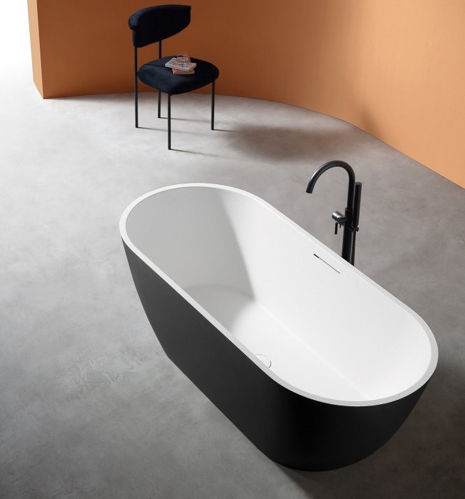 Ванна из искусственного камня Abber Frankfurt AM9941BW 170x75 см, отдельностоящая, матовая черно-белая, овальная, фурнитура белая
