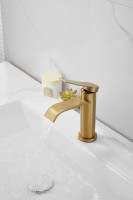 Смеситель для раковины BELZ B812 B10812-5 золото