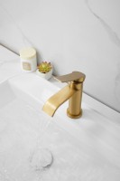 Смеситель для раковины BELZ B812 B10812-5 золото