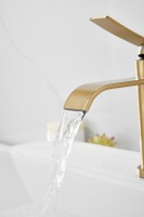 Смеситель для раковины BELZ B812 B10812-5 золото