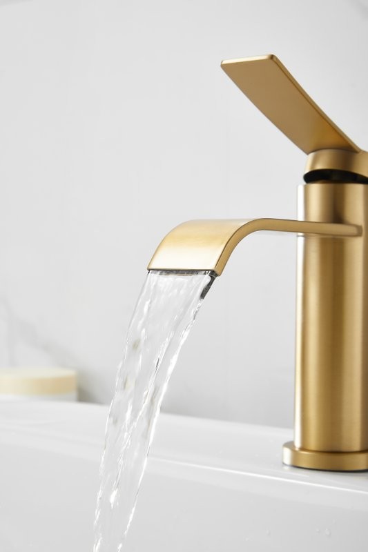 Смеситель для раковины BELZ B812 B10812-5 золото