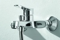 Смеситель для ванны с душем Bravat Eco F6111147C-B Смеситель для ванны с душем Bravat Eco F6111147C-B