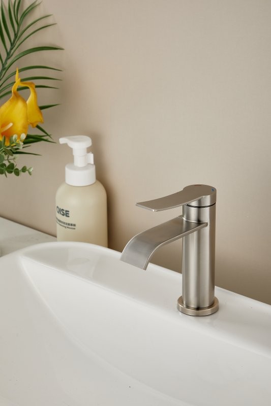 Смеситель для раковины BELZ B812 B10812-1 сатин