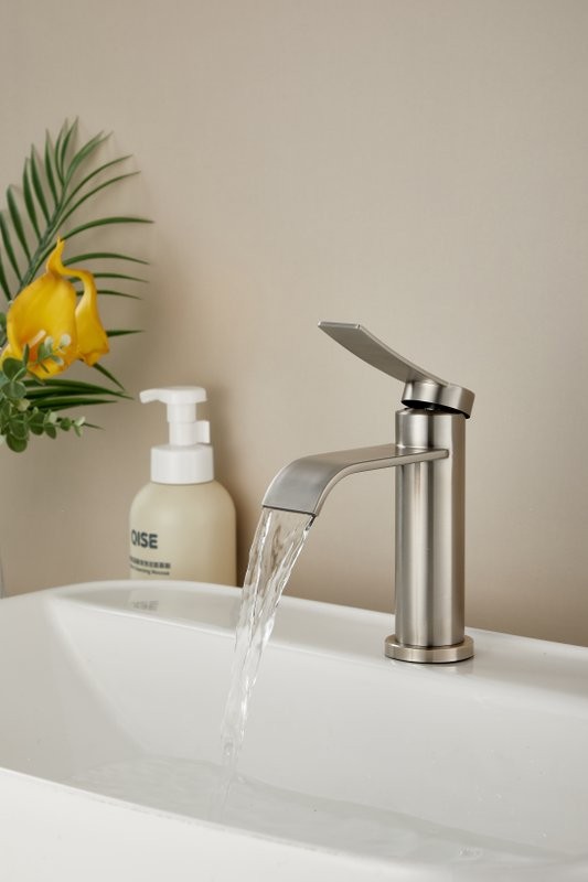 Смеситель для раковины BELZ B812 B10812-1 сатин