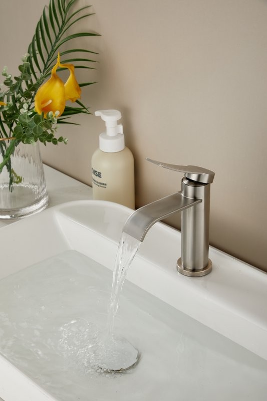 Смеситель для раковины BELZ B812 B10812-1 сатин