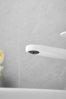 Смеситель для раковины BELZ B713 B11713-8 белый Смеситель для раковины BELZ B713 B11713-8 белый