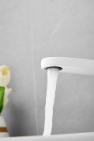 Смеситель для раковины BELZ B713 B11713-8 белый Смеситель для раковины BELZ B713 B11713-8 белый