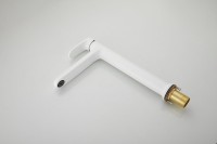 Смеситель для раковины BELZ B713 B11713-8 белый Смеситель для раковины BELZ B713 B11713-8 белый