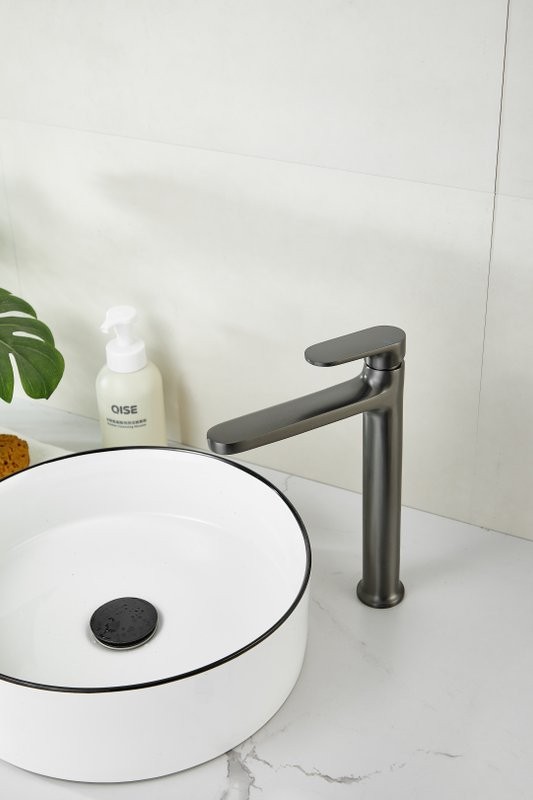 Смеситель для раковины BELZ B713 B11713-3 оружейная сталь