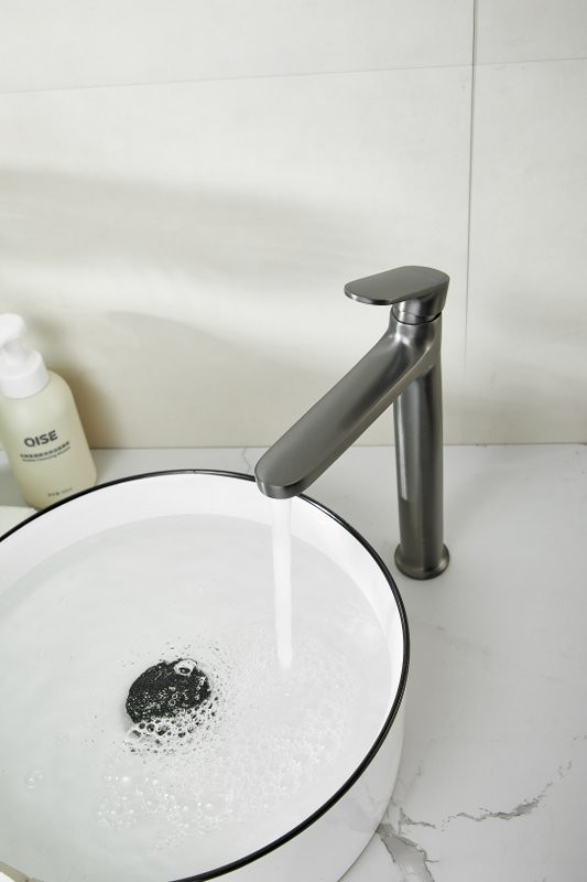 Смеситель для раковины BELZ B713 B11713-3 оружейная сталь