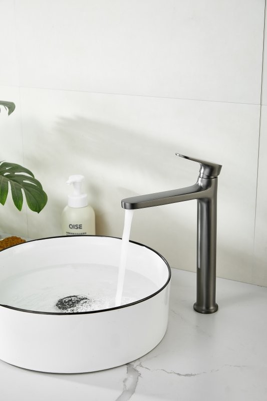 Смеситель для раковины BELZ B713 B11713-3 оружейная сталь