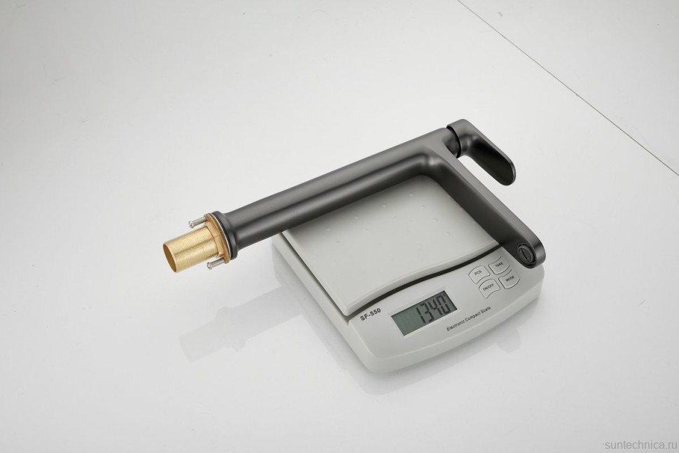 Смеситель для раковины BELZ B713 B11713-3 оружейная сталь