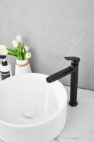 Смеситель для раковины BELZ B713 B11713-7 черный Смеситель для раковины BELZ B713 B11713-7 черный