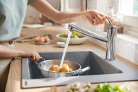 Смеситель для кухни Hansgrohe Zesis M33 74802000 хром