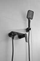 Смеситель для ванны с душем BELZ B60533-7 черный Смеситель для ванны с душем BELZ B60533-7 черный