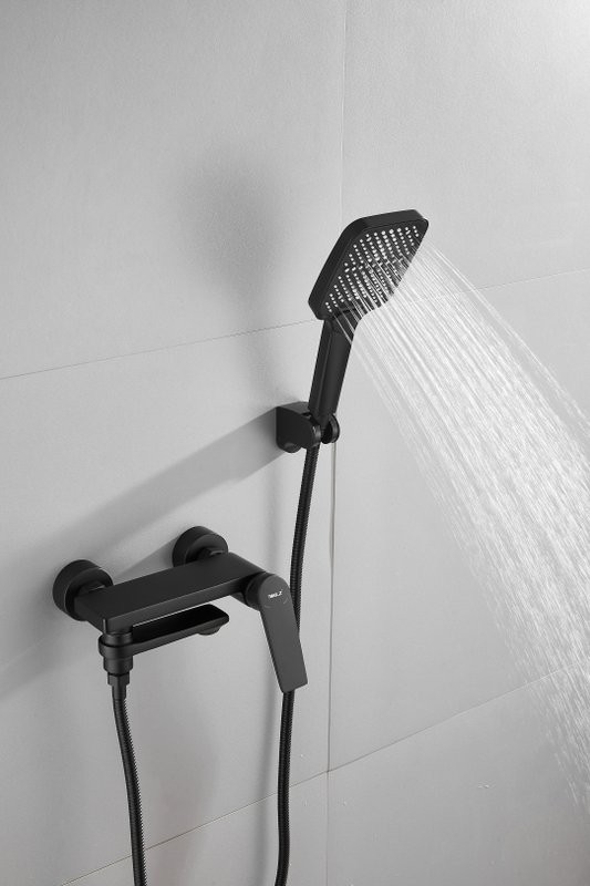 Смеситель для ванны с душем BELZ B60533-7 черный