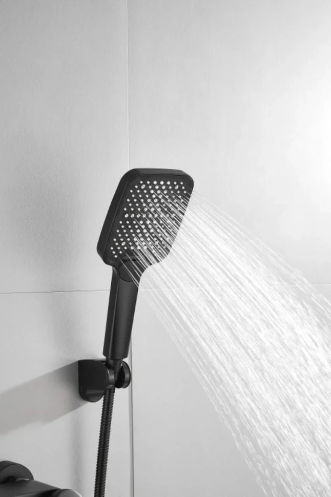 Смеситель для ванны с душем BELZ B60533-7 черный
