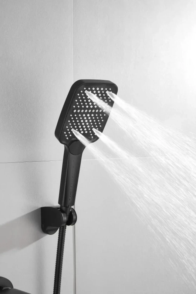 Смеситель для ванны с душем BELZ B60533-7 черный