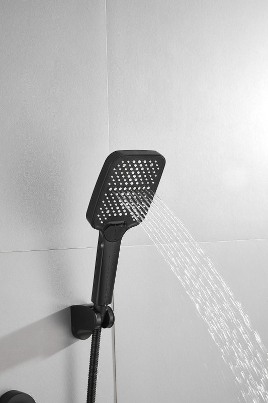 Смеситель для ванны с душем BELZ B60533-7 черный