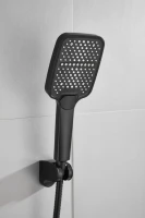Смеситель для ванны с душем BELZ B60533-7 черный Смеситель для ванны с душем BELZ B60533-7 черный